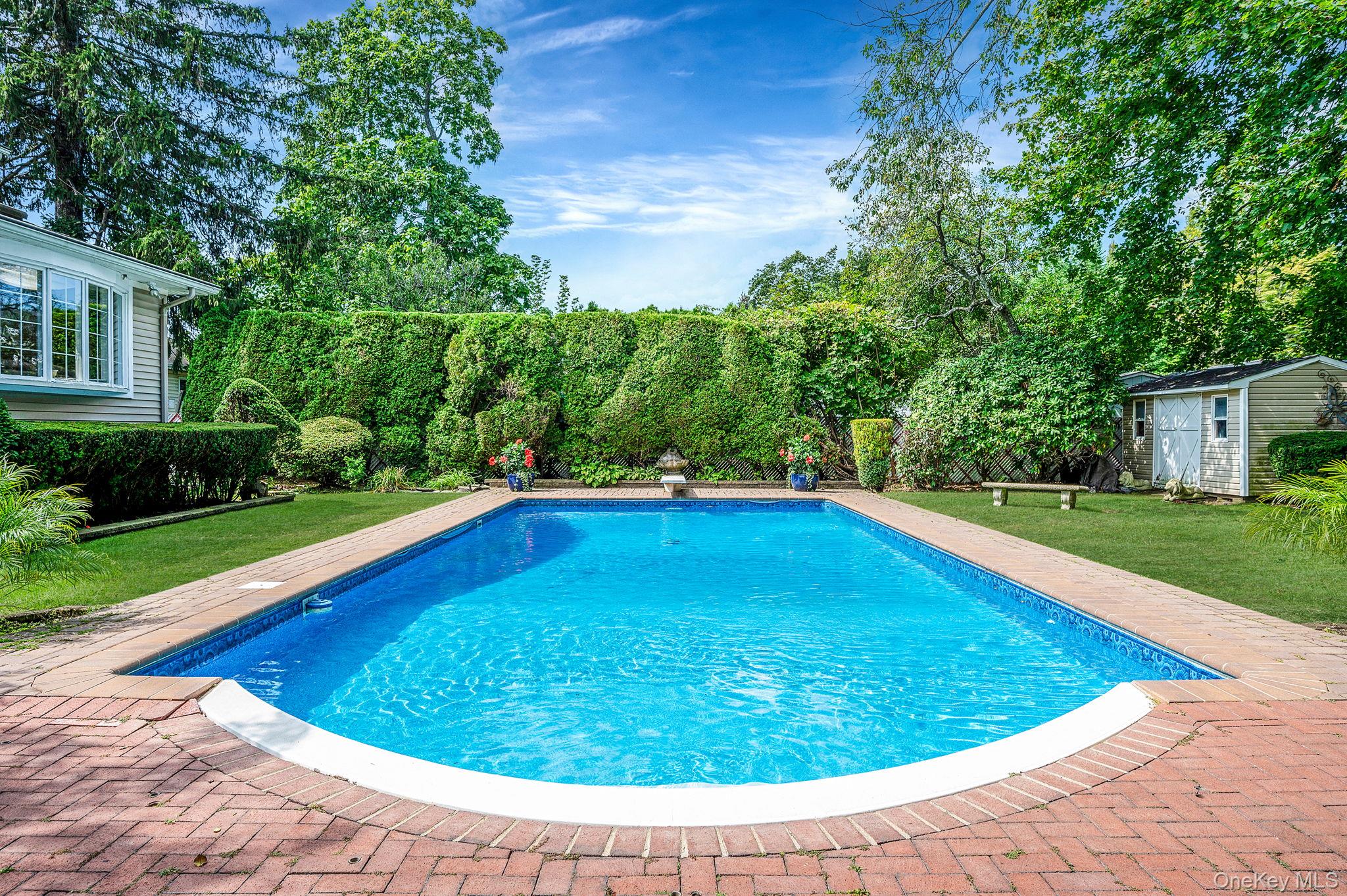 122 Southern Parkway, Plainview, NY 11803