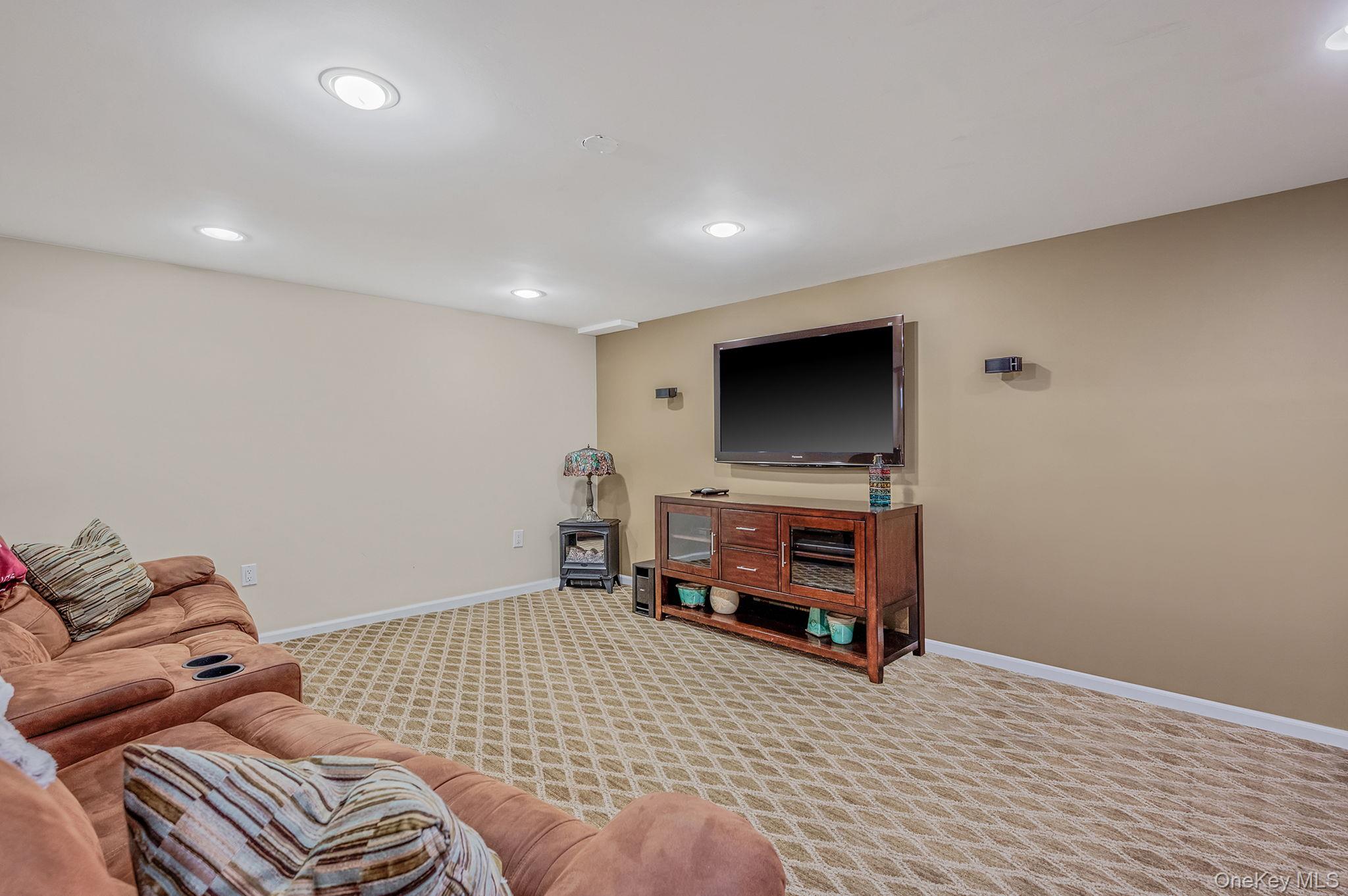 122 Southern Parkway, Plainview, NY 11803