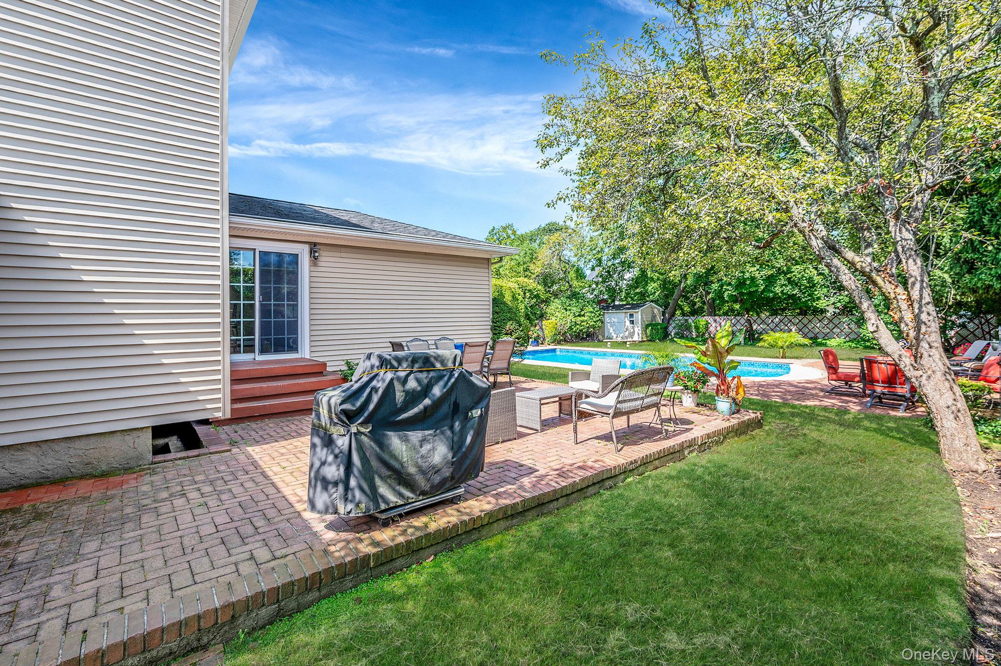 122 Southern Parkway, Plainview, NY 11803