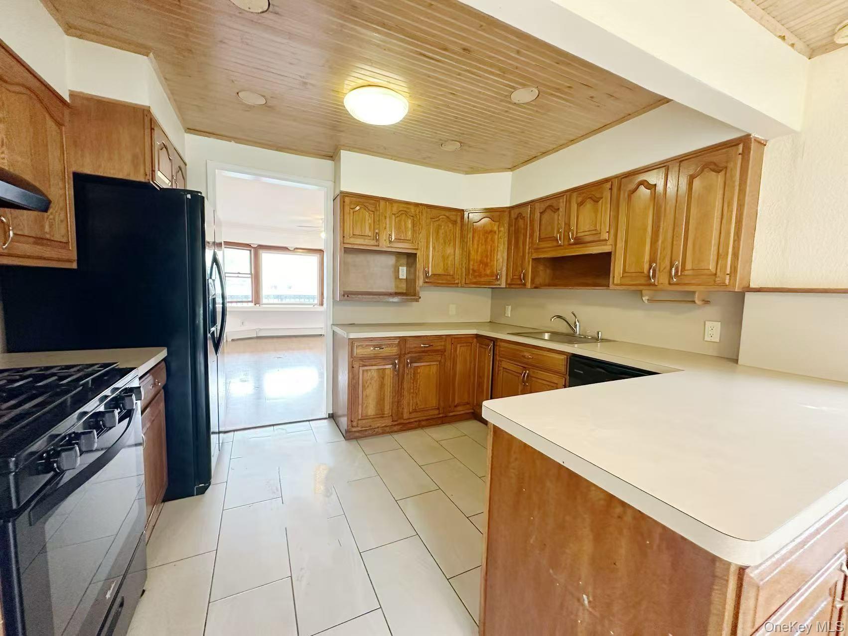 203 29th Street, Lindenhurst, NY 11757