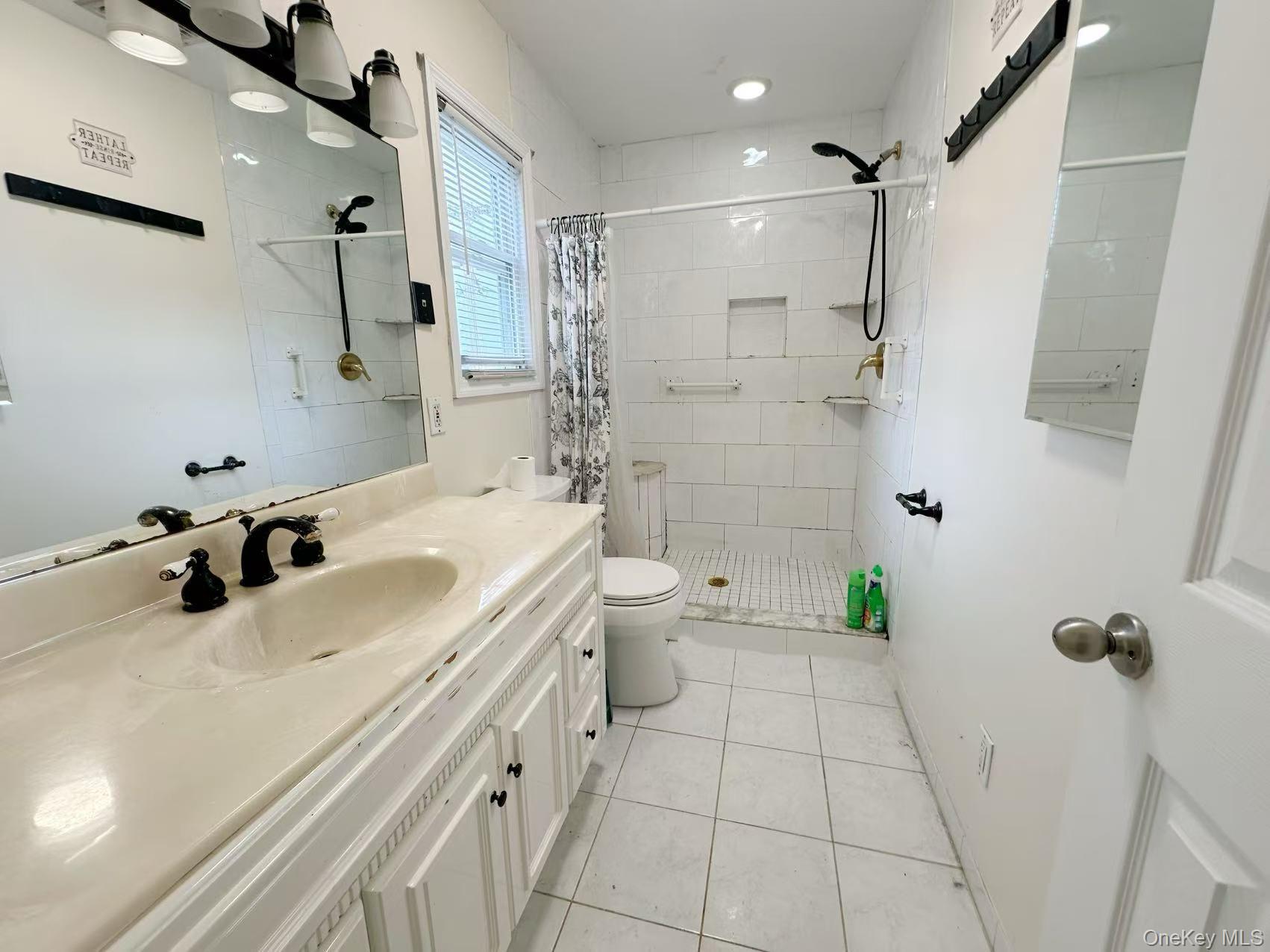 203 29th Street, Lindenhurst, NY 11757