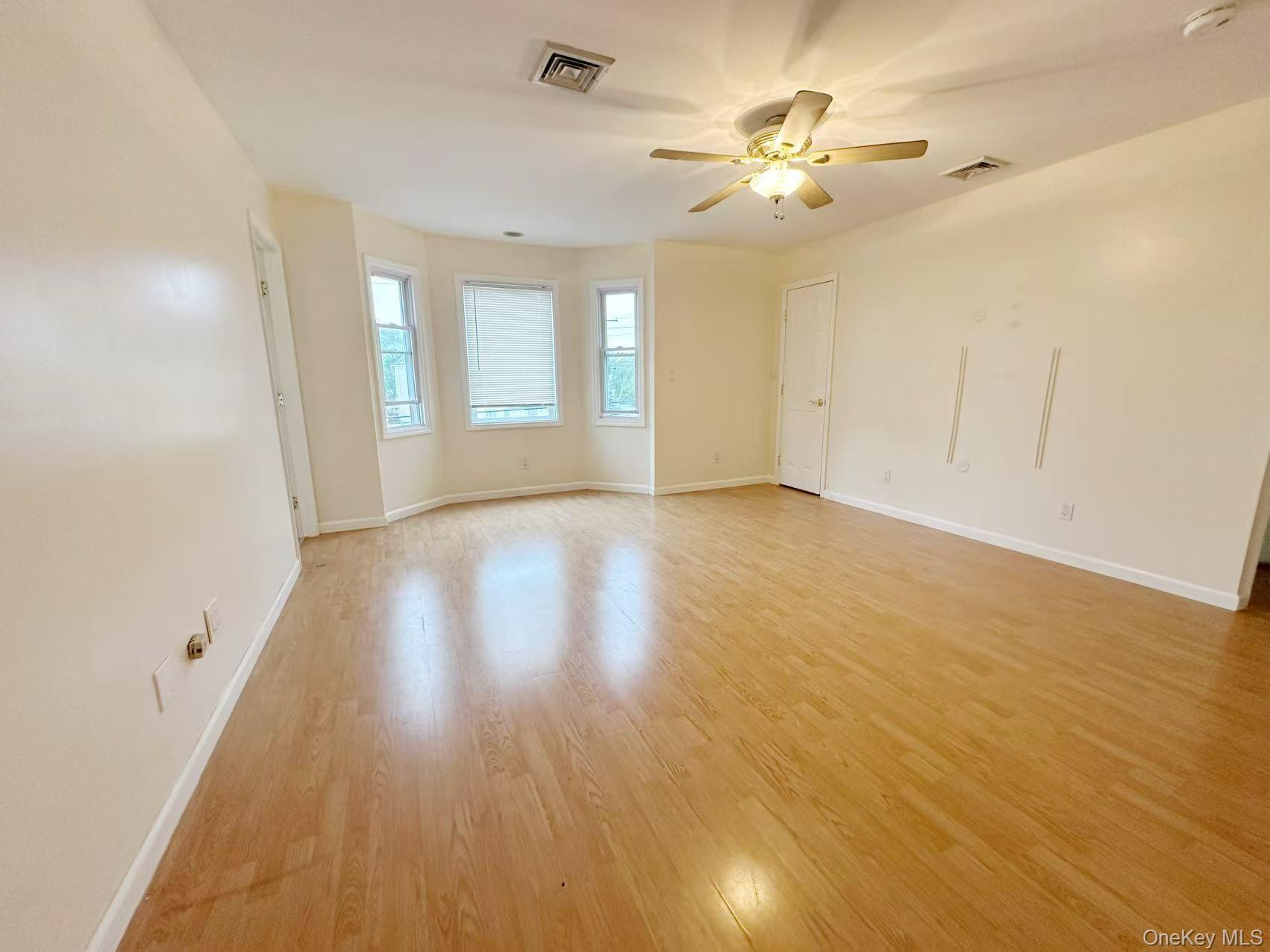 203 29th Street, Lindenhurst, NY 11757