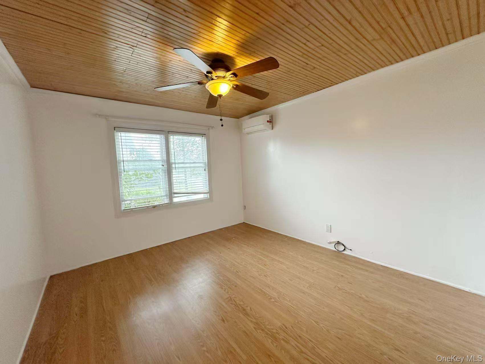 203 29th Street, Lindenhurst, NY 11757