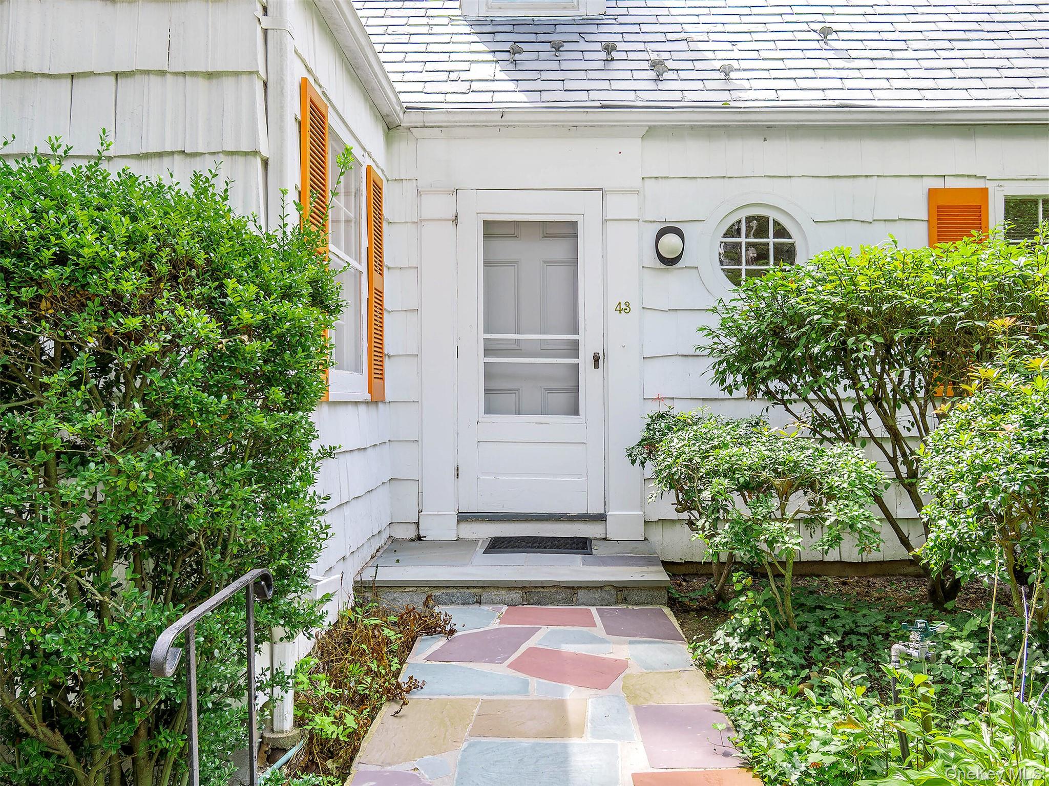 43 Amherst Road, Port Washington, NY 11050