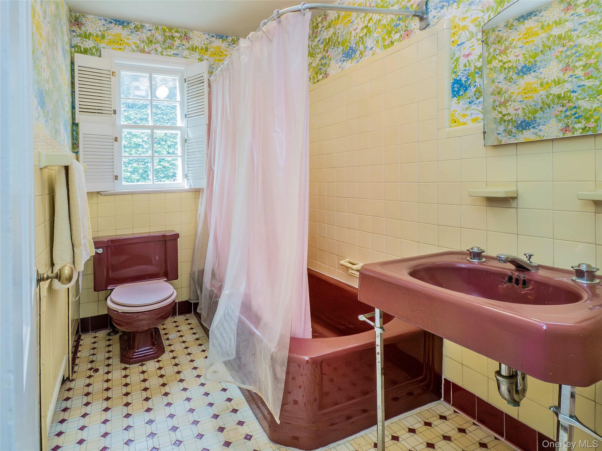 43 Amherst Road, Port Washington, NY 11050