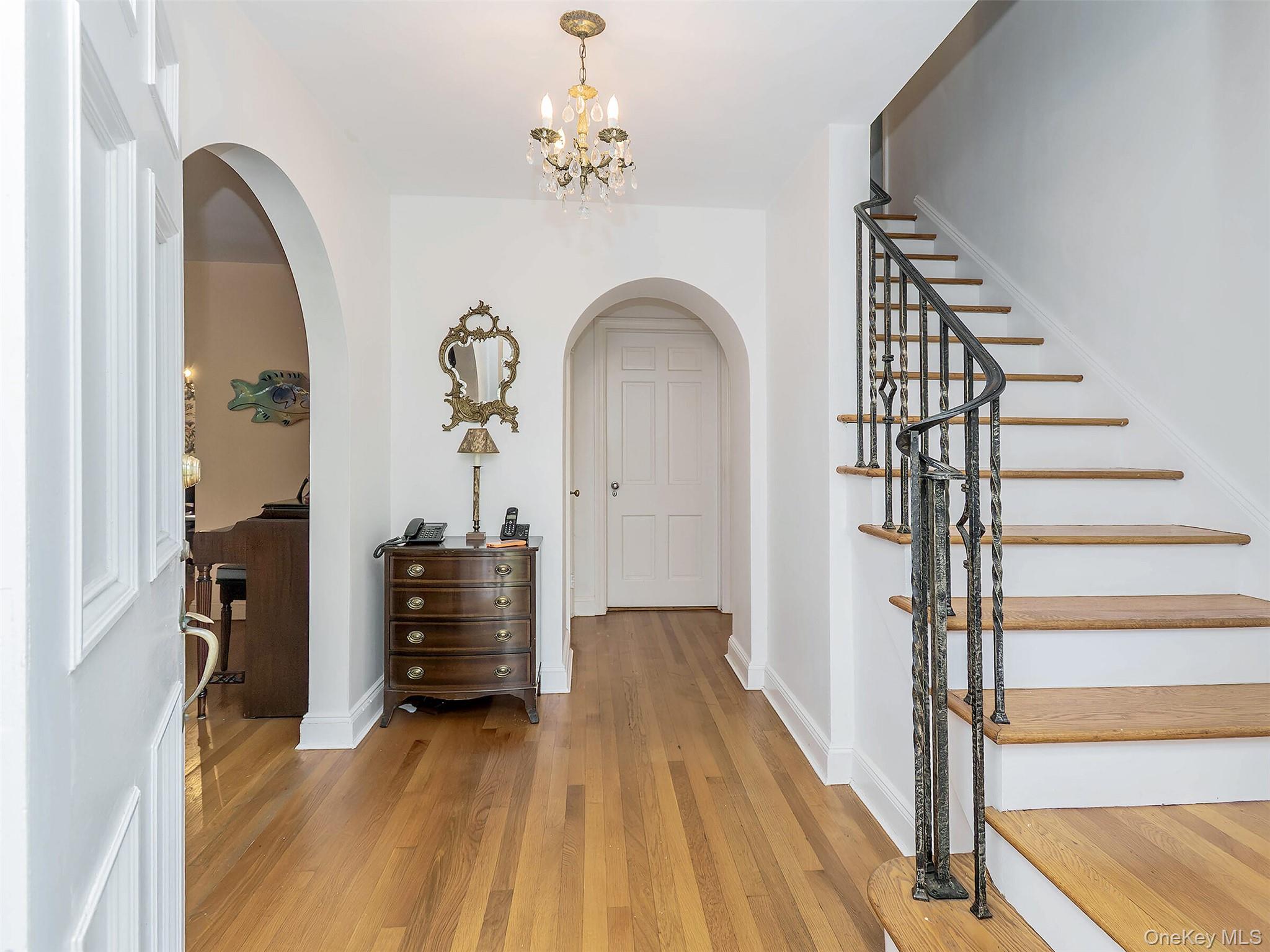 43 Amherst Road, Port Washington, NY 11050