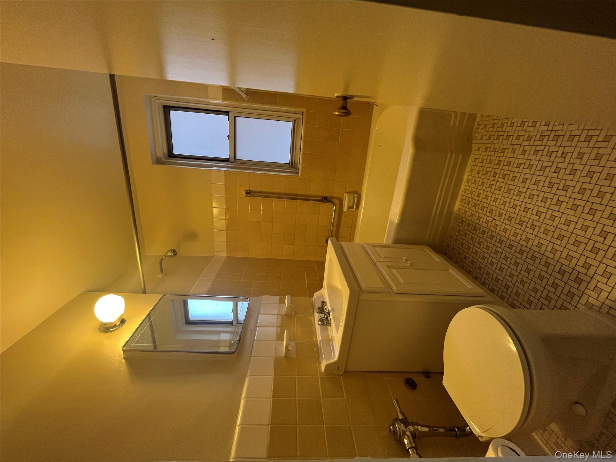 325 E 201 Street # 4D, Bronx, NY 10458