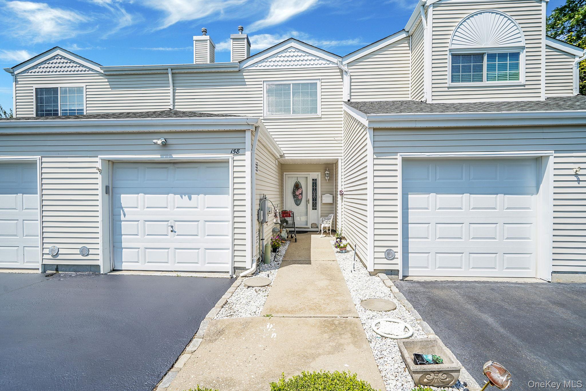 158 Gothic Circle, Manorville, NY 11949