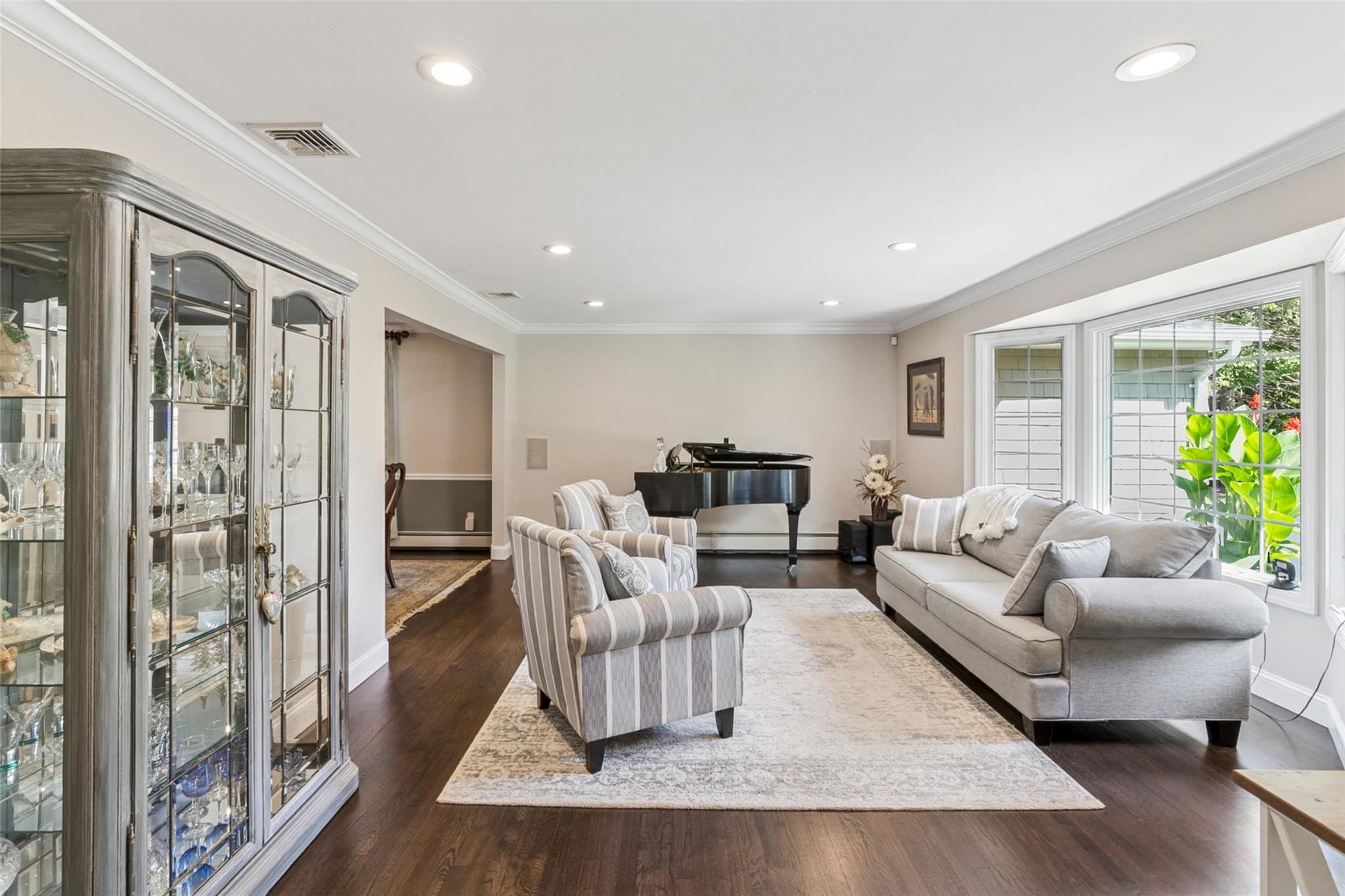 18 Thrush Drive, Smithtown, NY 11787