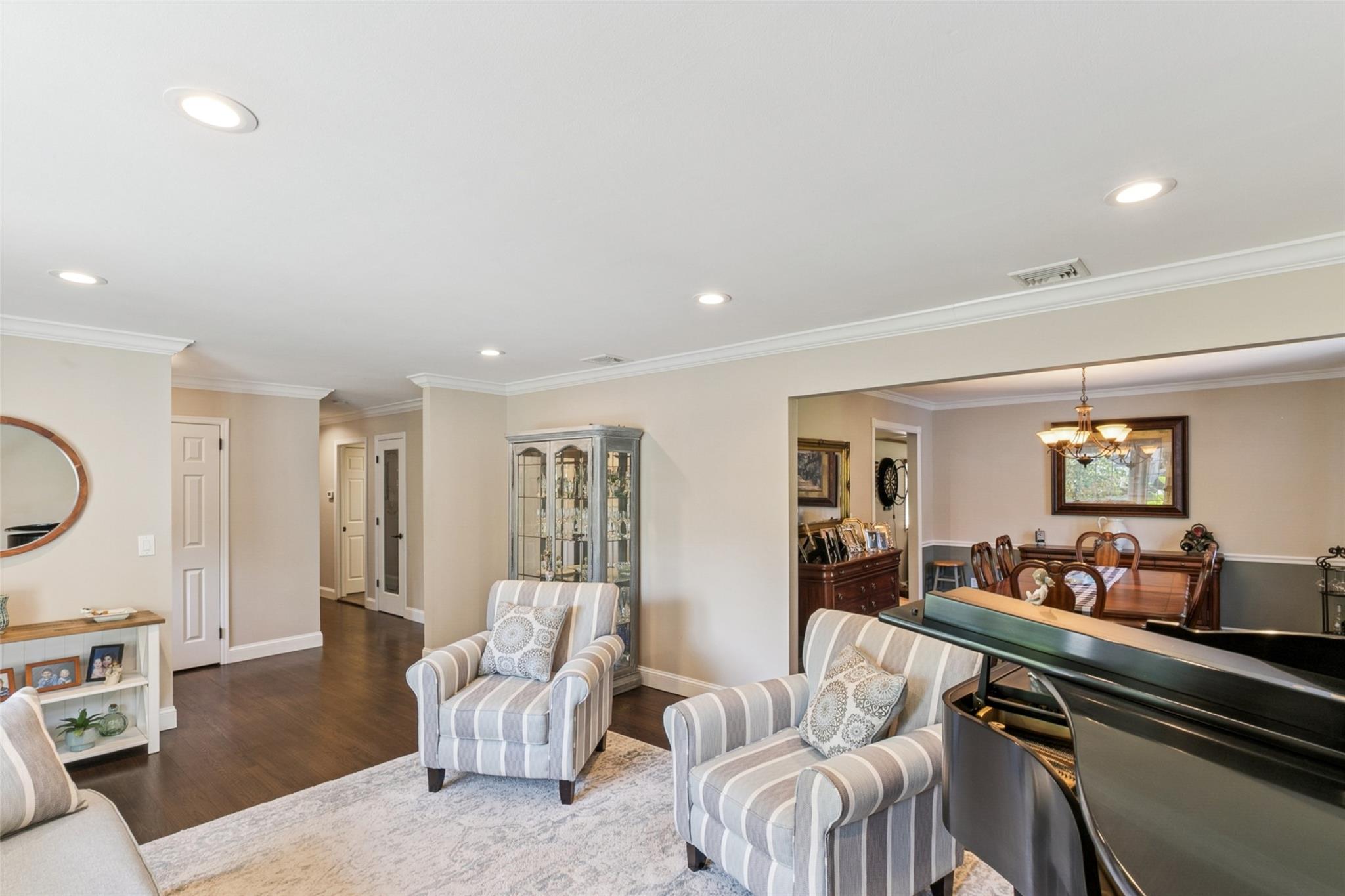 18 Thrush Drive, Smithtown, NY 11787