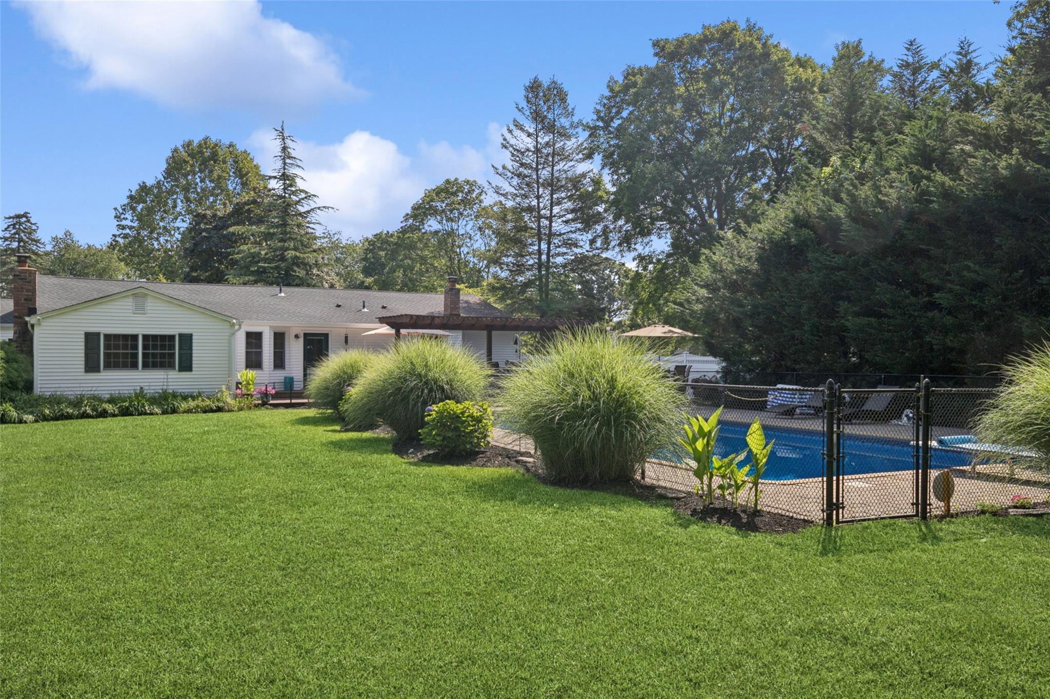 18 Thrush Drive, Smithtown, NY 11787