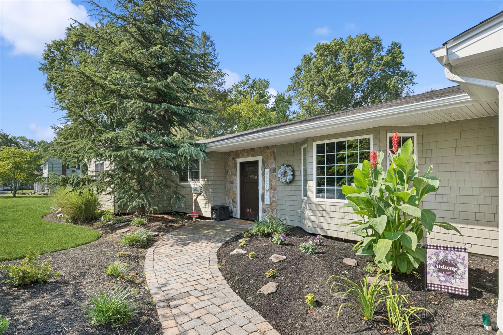 18 Thrush Drive, Smithtown, NY 11787