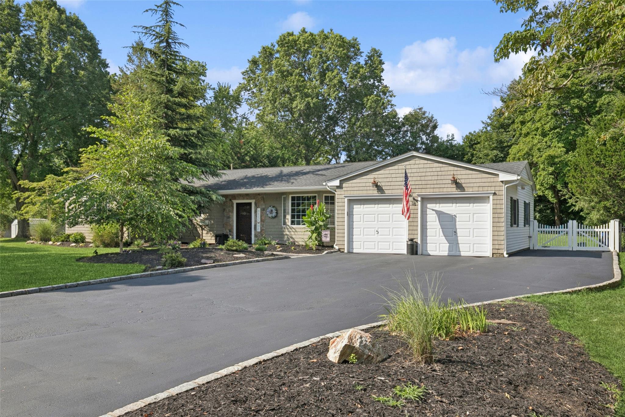 18 Thrush Drive, Smithtown, NY 11787