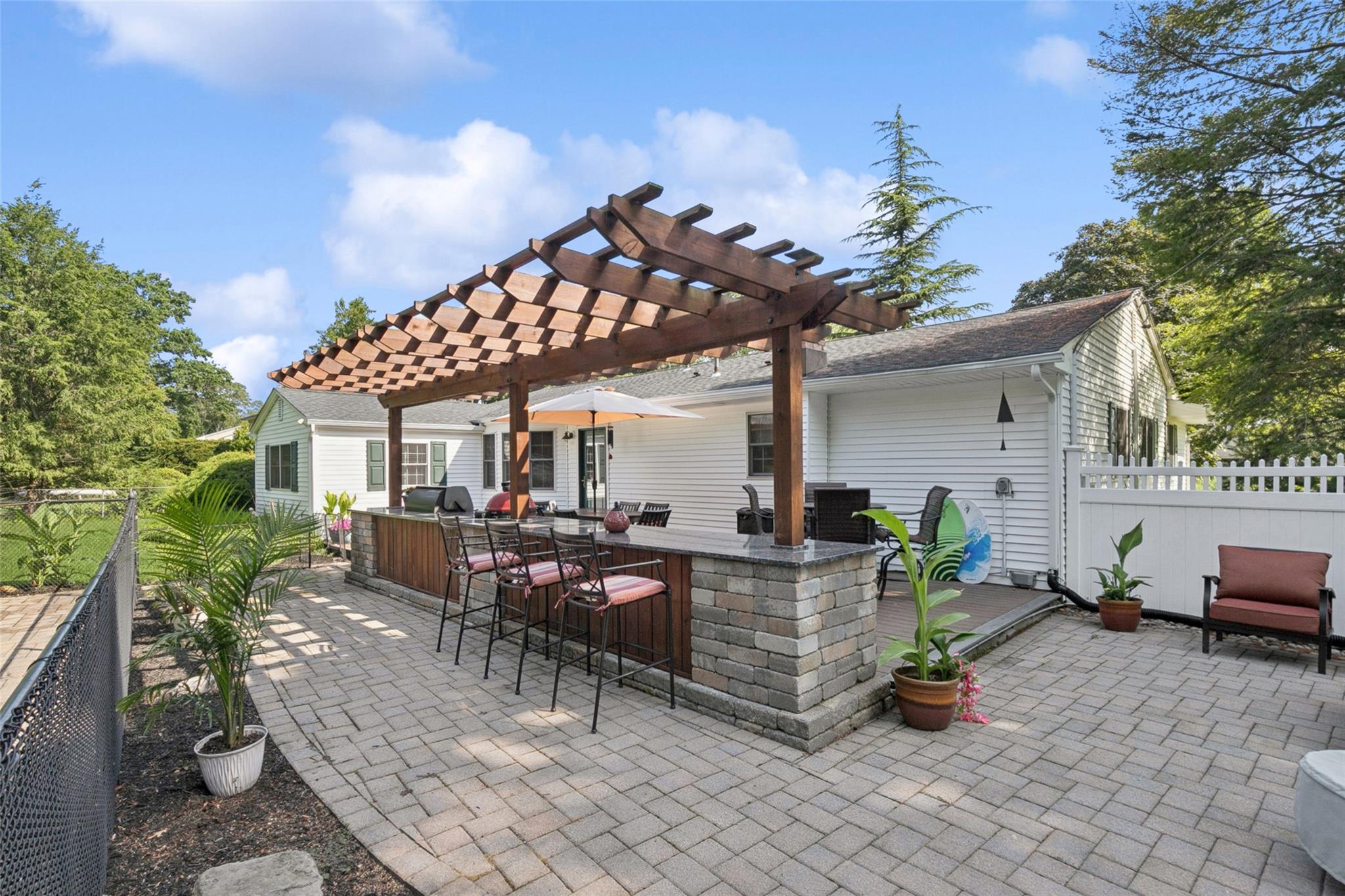 18 Thrush Drive, Smithtown, NY 11787