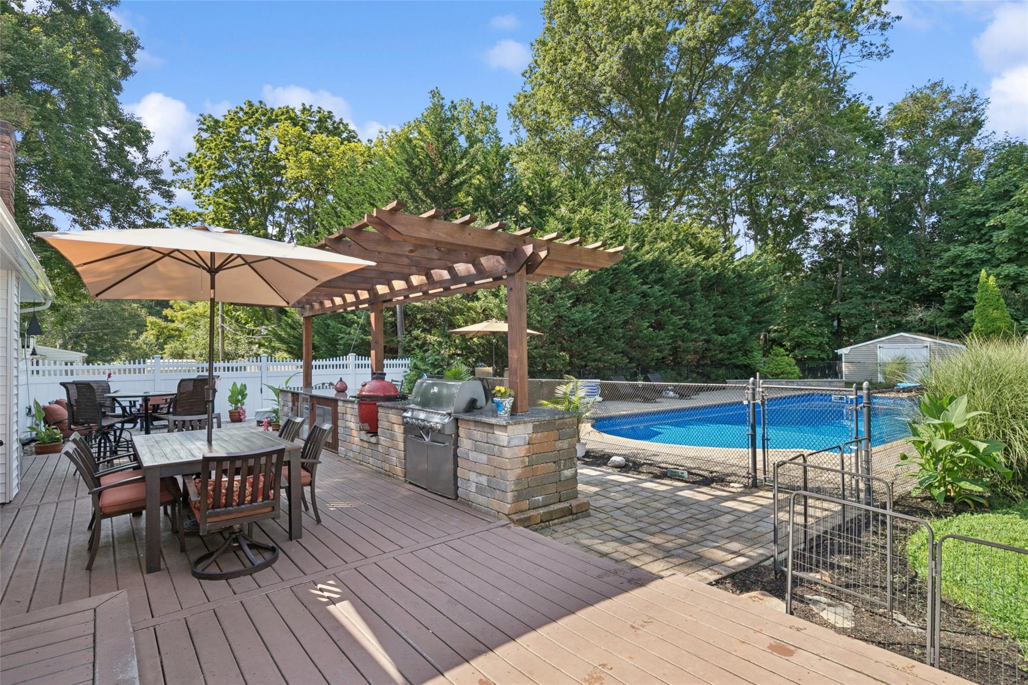 18 Thrush Drive, Smithtown, NY 11787