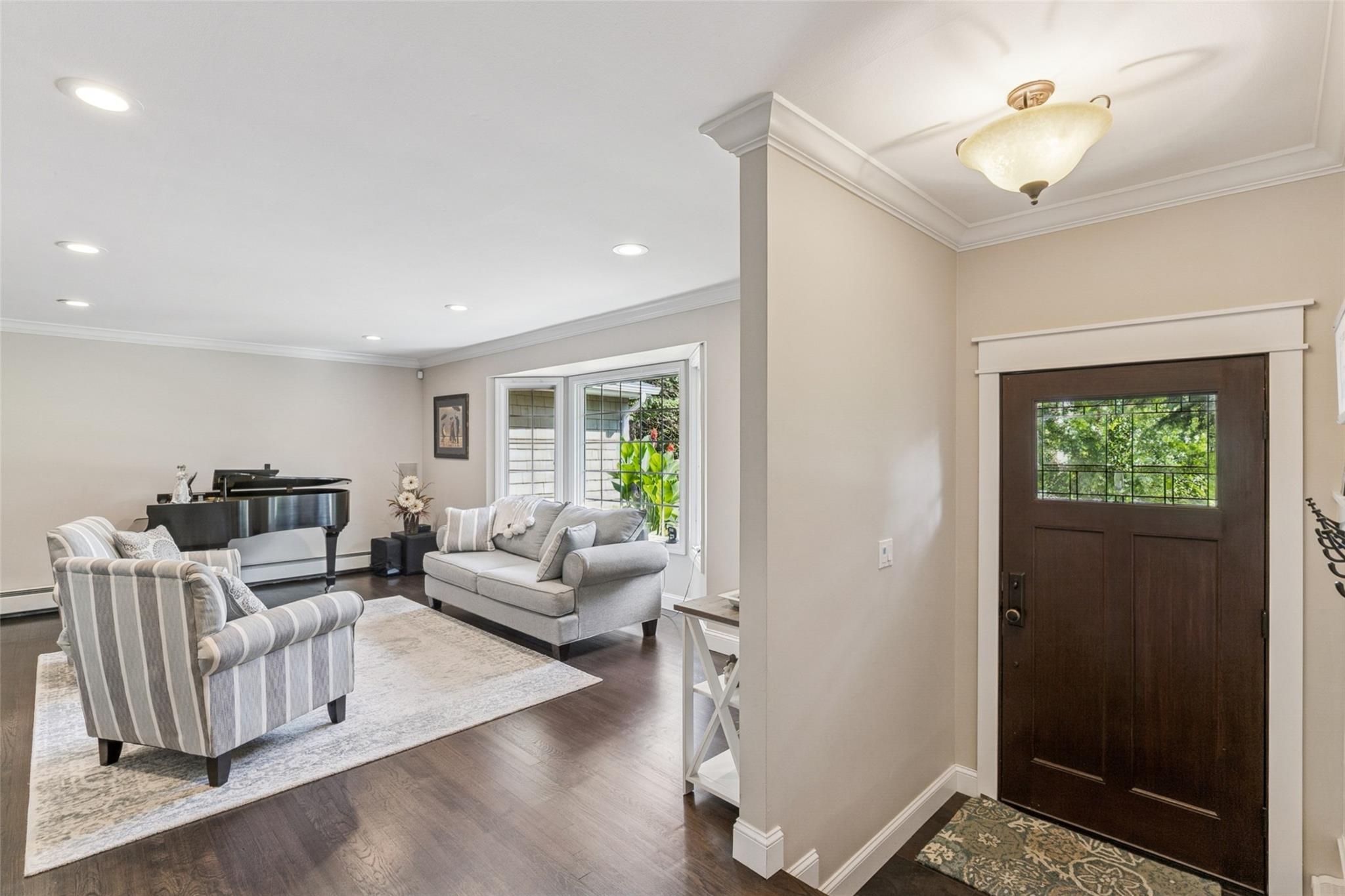 18 Thrush Drive, Smithtown, NY 11787