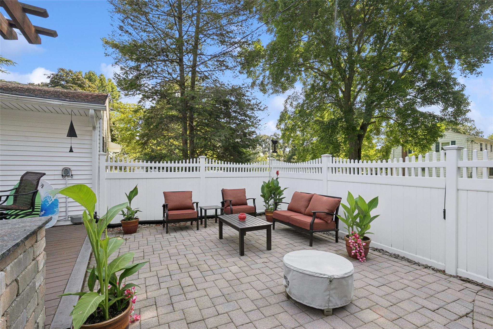 18 Thrush Drive, Smithtown, NY 11787