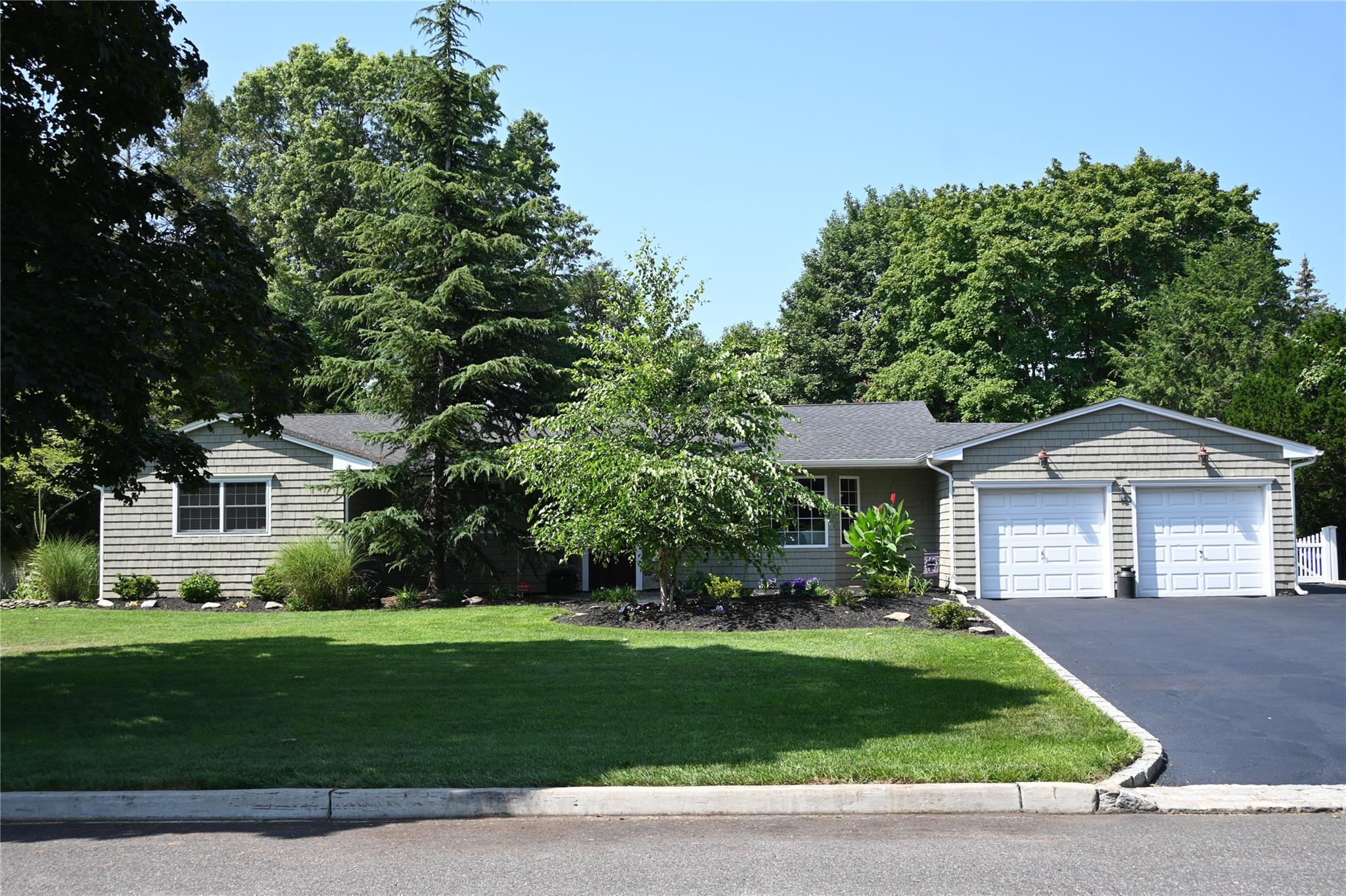 18 Thrush Drive, Smithtown, NY 11787