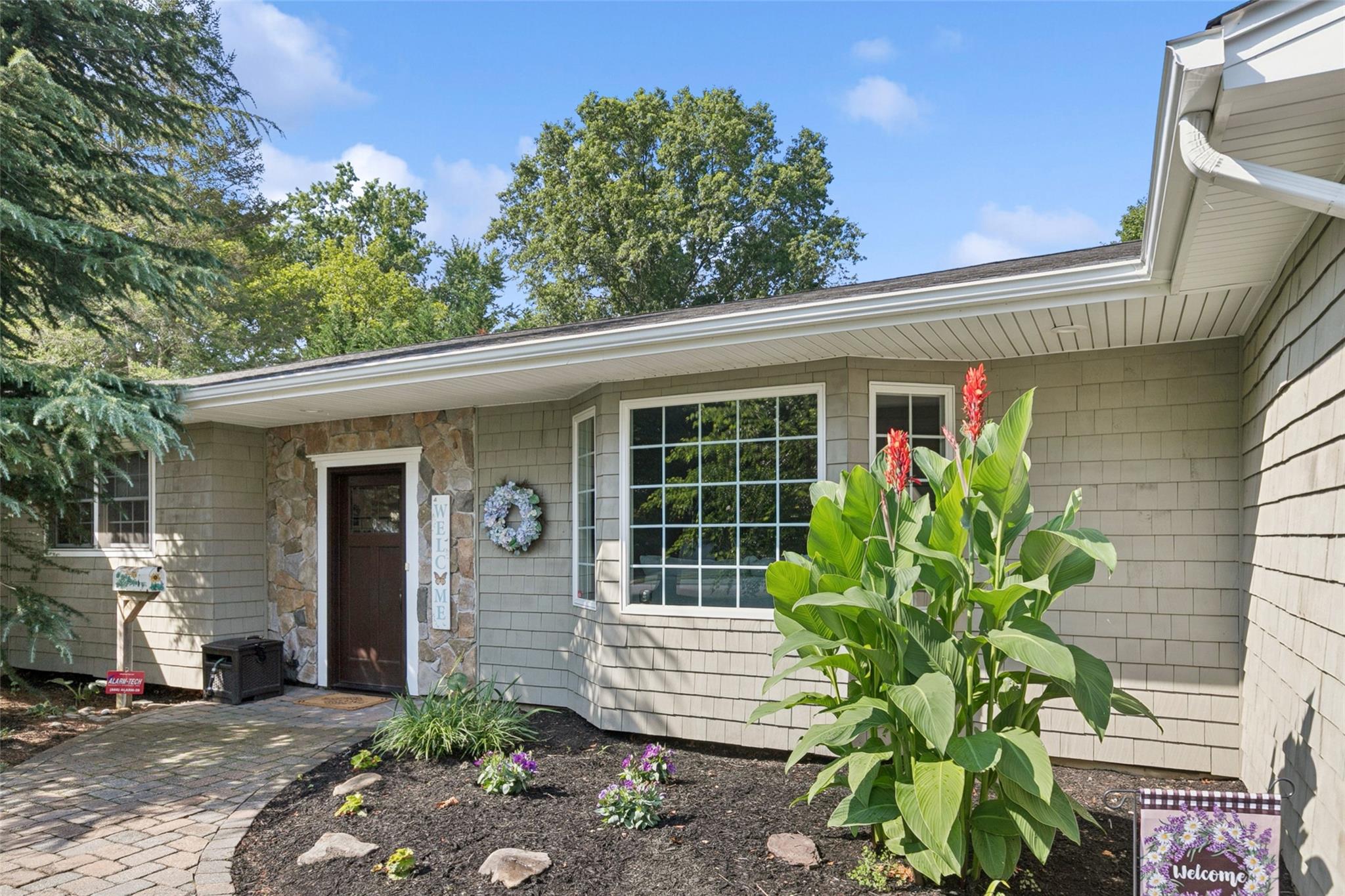 18 Thrush Drive, Smithtown, NY 11787