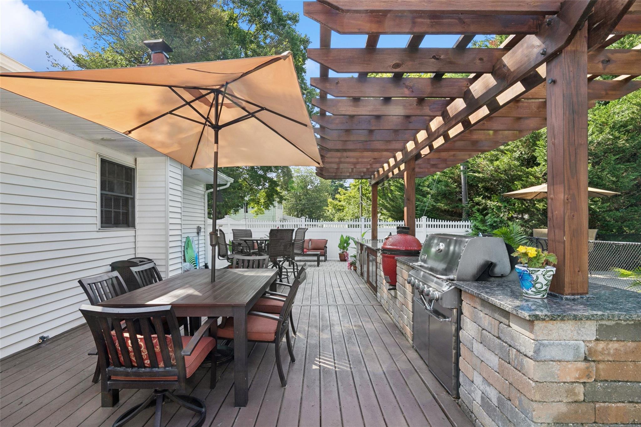 18 Thrush Drive, Smithtown, NY 11787