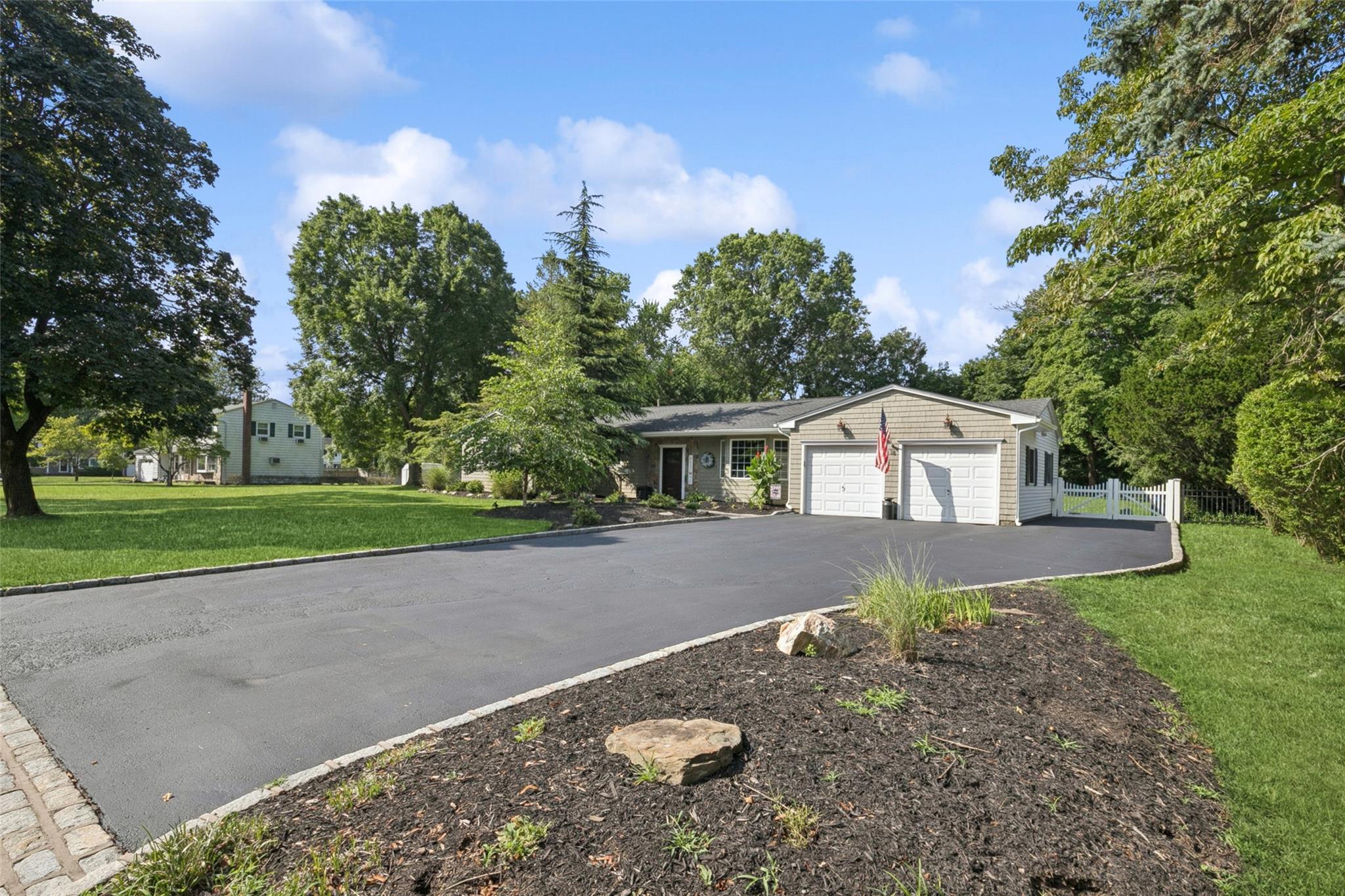 18 Thrush Drive, Smithtown, NY 11787