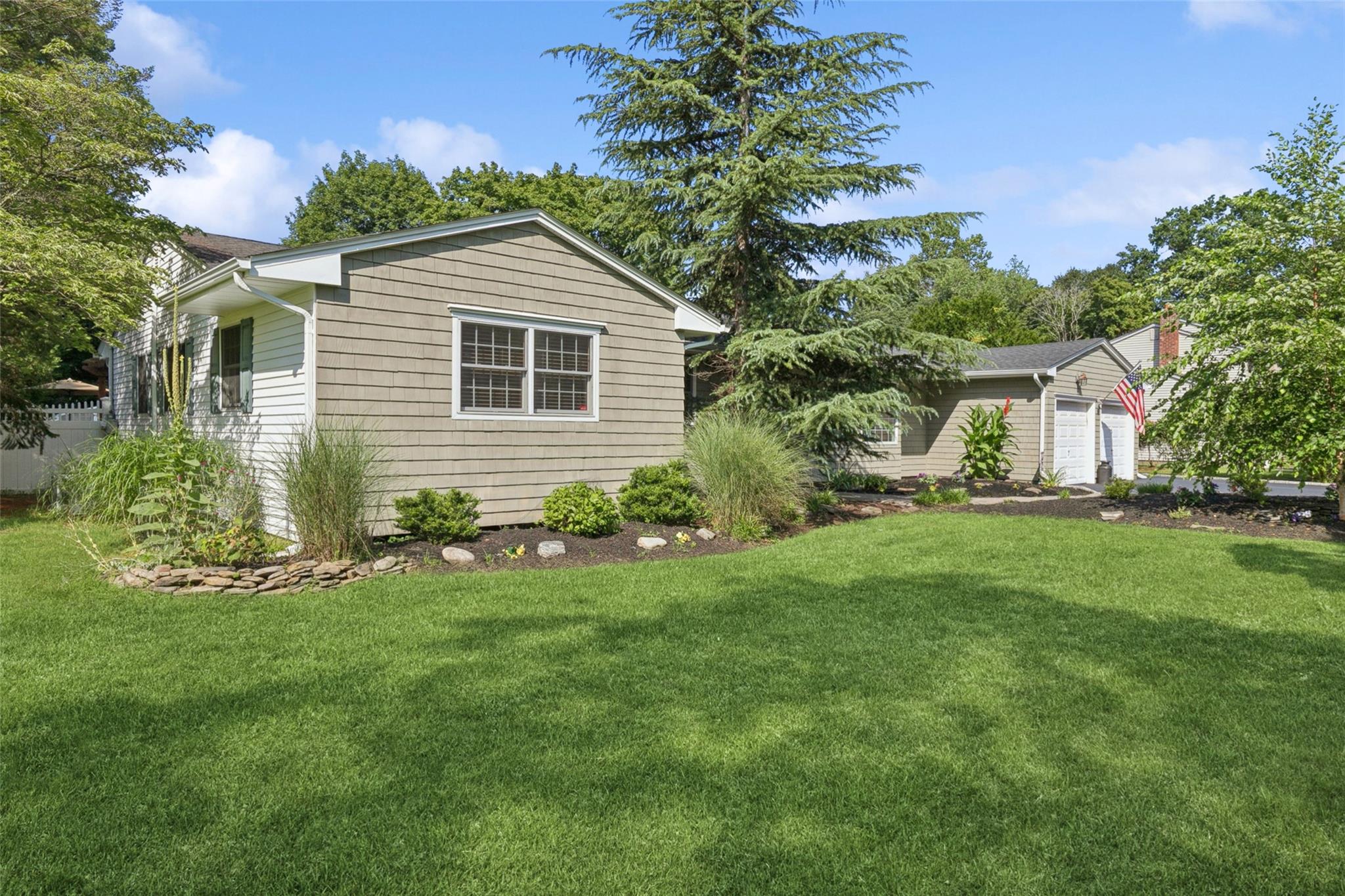 18 Thrush Drive, Smithtown, NY 11787