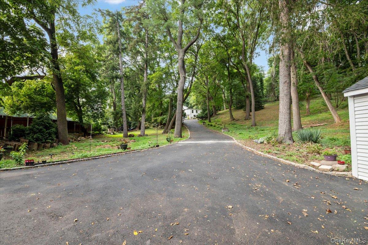 1101 Jericho Oyster Bay Road, Muttontown, NY 11732