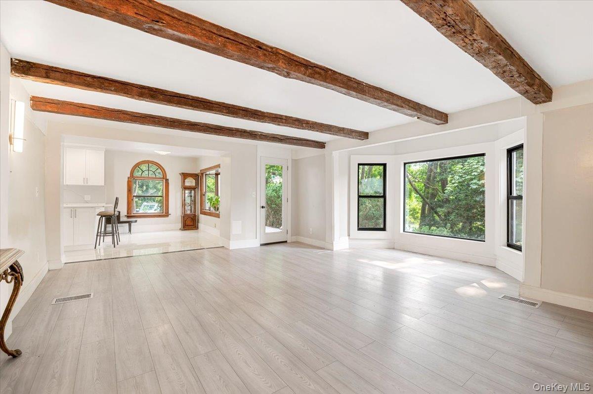 1101 Jericho Oyster Bay Road, Muttontown, NY 11732