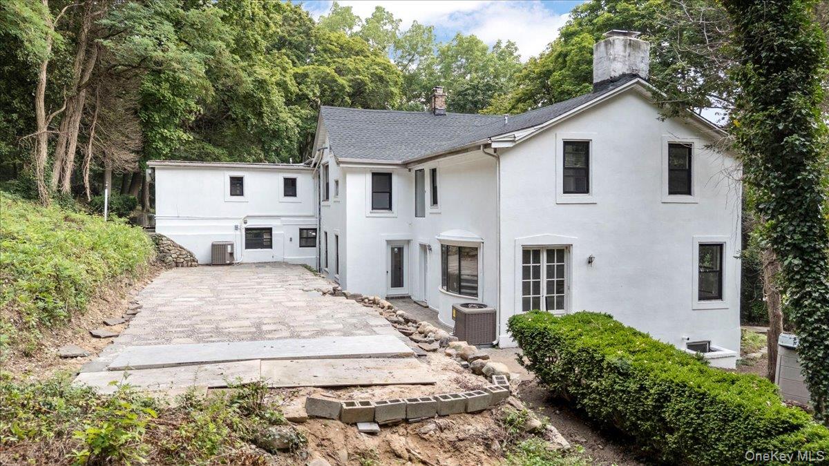 1101 Jericho Oyster Bay Road, Muttontown, NY 11732