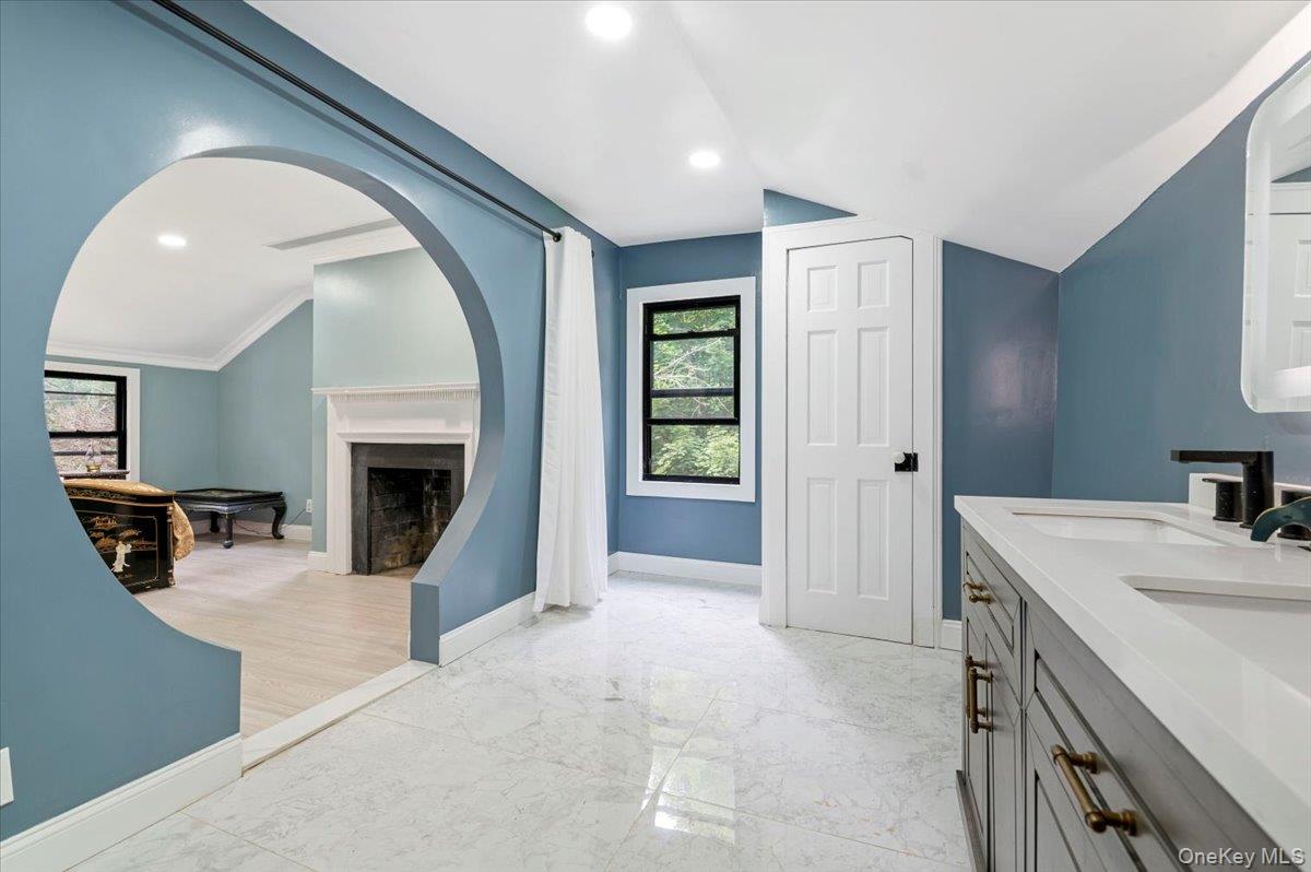 1101 Jericho Oyster Bay Road, Muttontown, NY 11732