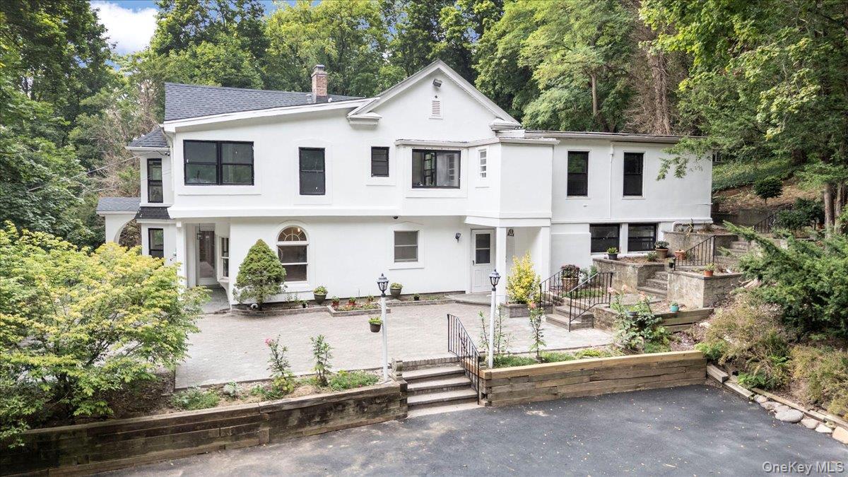 1101 Jericho Oyster Bay Road, Muttontown, NY 11732