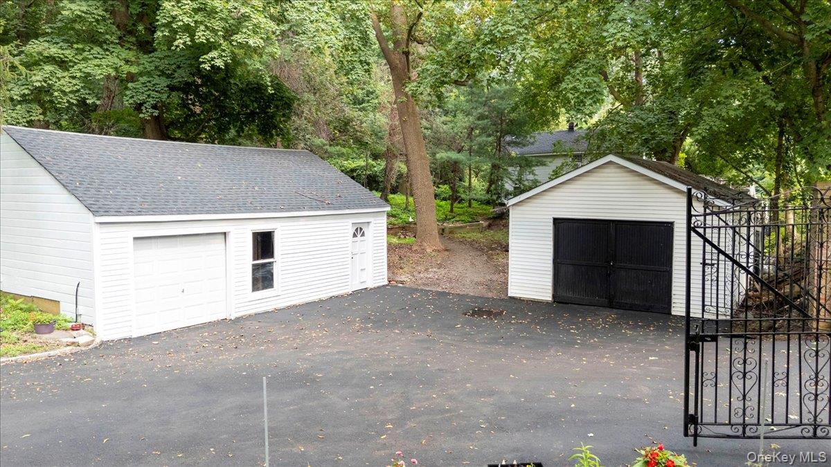 1101 Jericho Oyster Bay Road, Muttontown, NY 11732