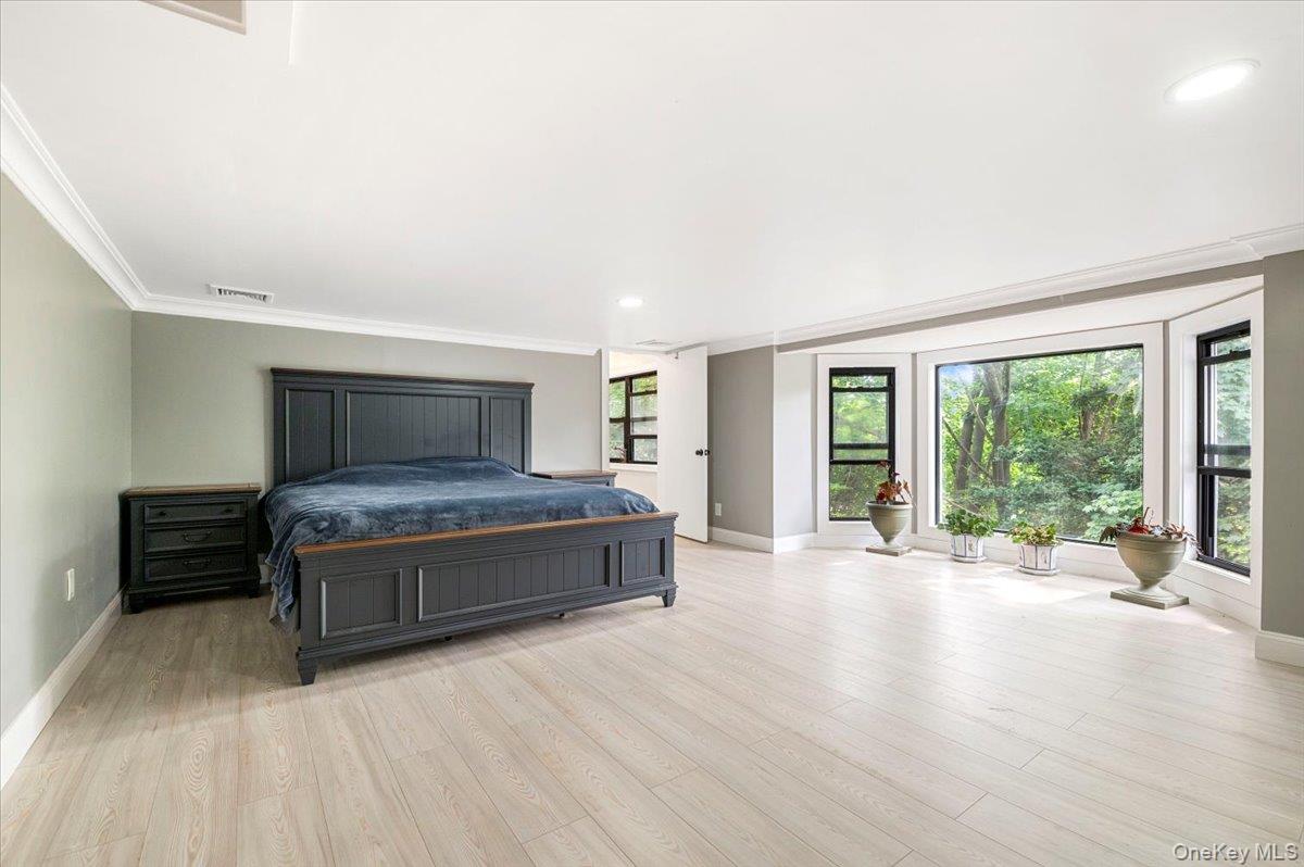 1101 Jericho Oyster Bay Road, Muttontown, NY 11732