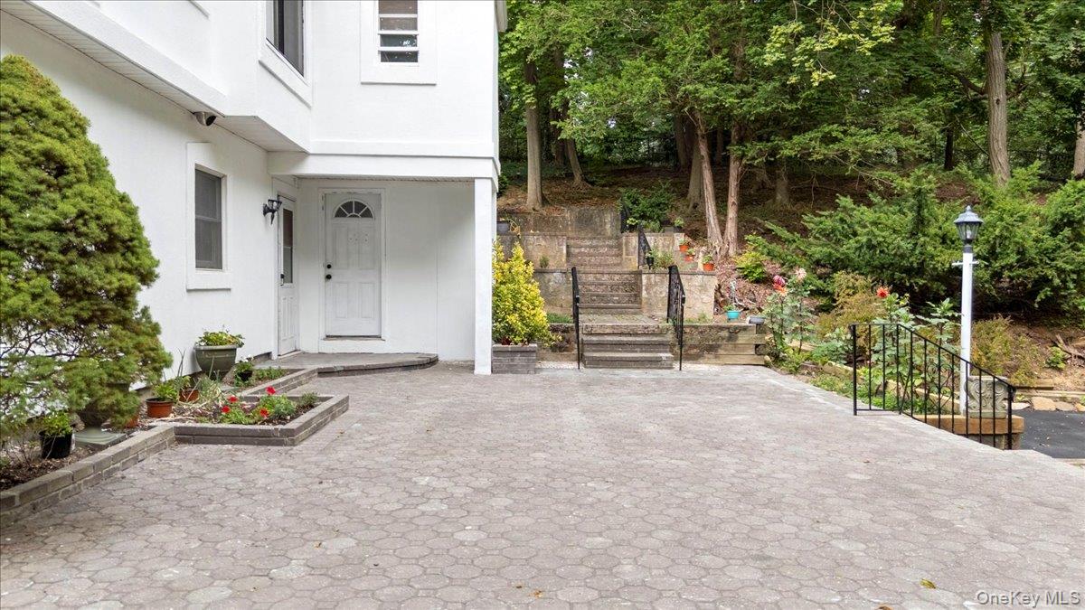 1101 Jericho Oyster Bay Road, Muttontown, NY 11732