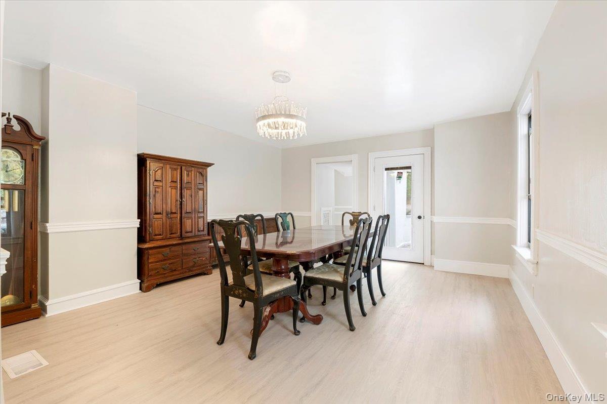 1101 Jericho Oyster Bay Road, Muttontown, NY 11732