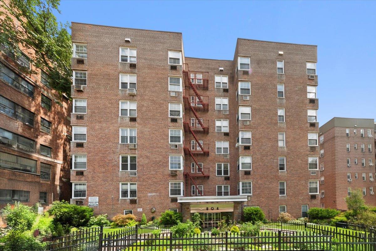 804 Bronx River # 3E, Bronxville, NY 10708