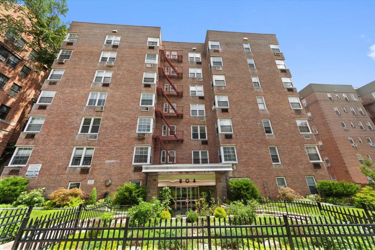804 Bronx River # 3E, Bronxville, NY 10708