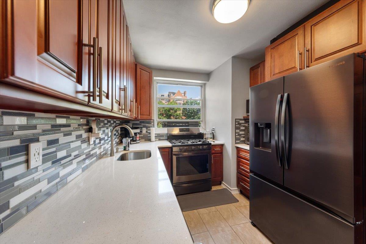 804 Bronx River # 3E, Bronxville, NY 10708