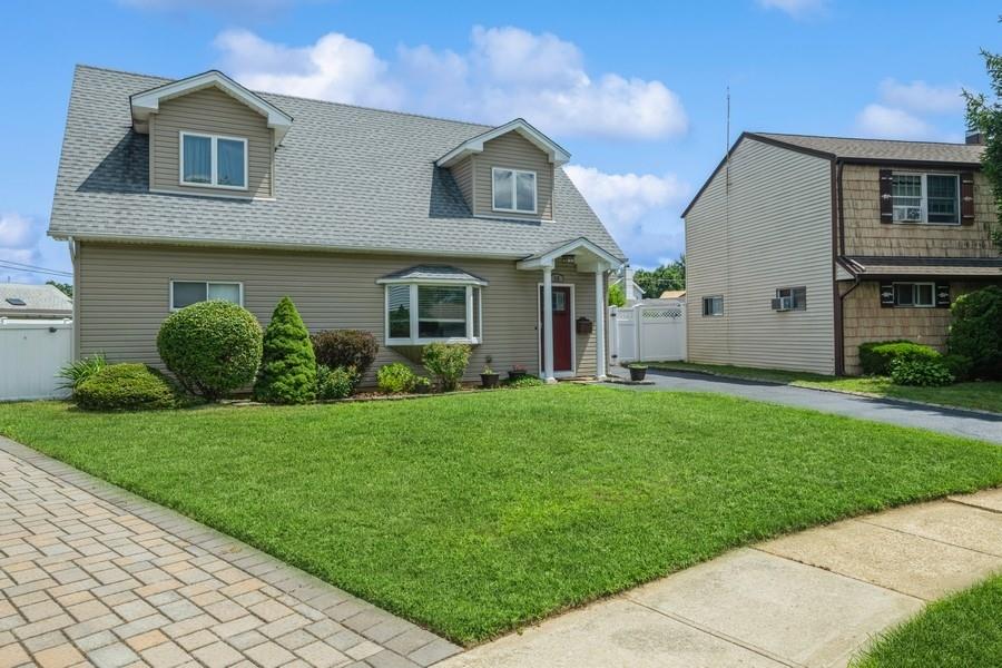 15 Budd Court, Bethpage, NY 11714