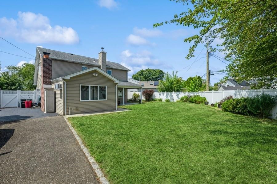 15 Budd Court, Bethpage, NY 11714