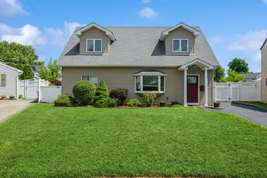 15 Budd Court, Bethpage, NY 11714
