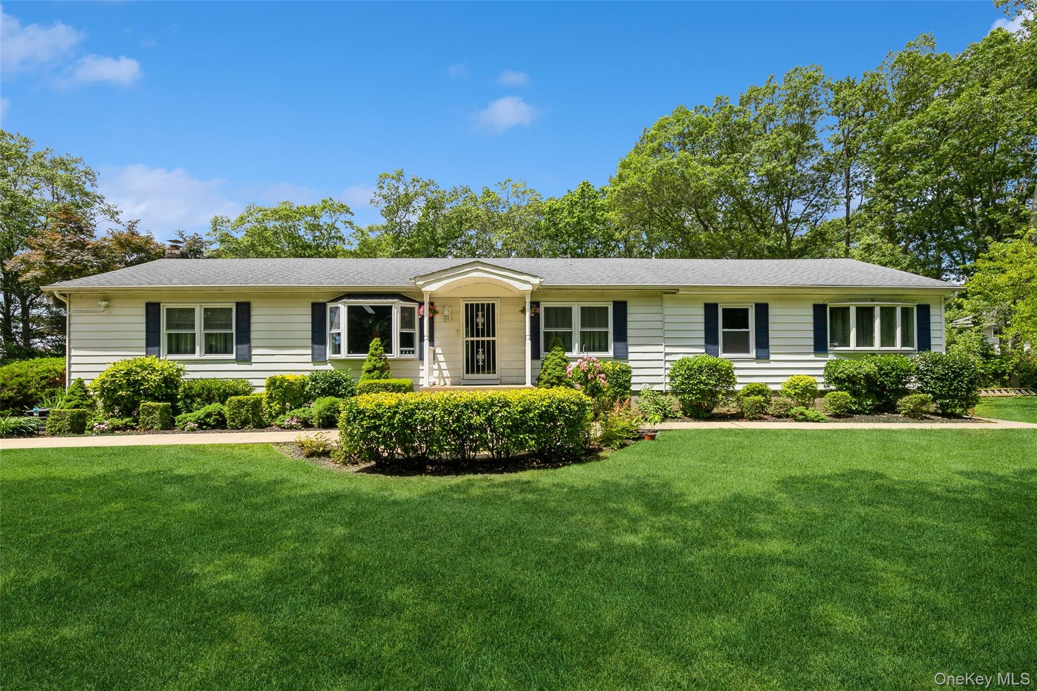 200 Maple Street, Medford, NY 11763