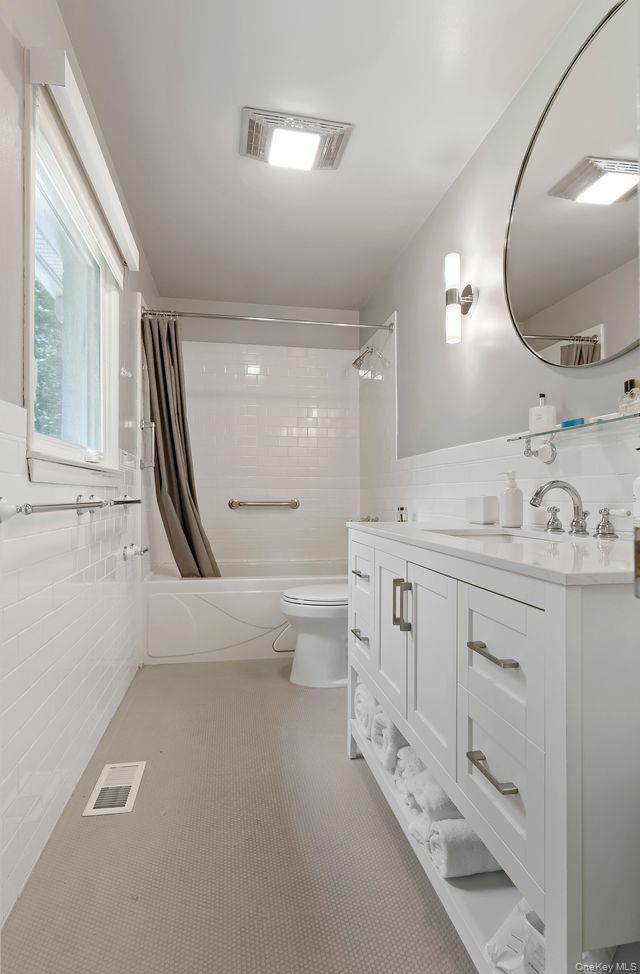 2 Soundview Drive, Port Jefferson, NY 11777