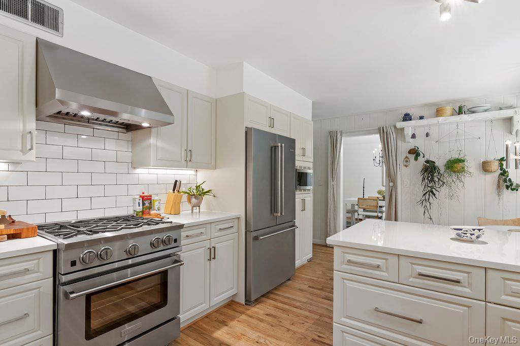 2 Soundview Drive, Port Jefferson, NY 11777