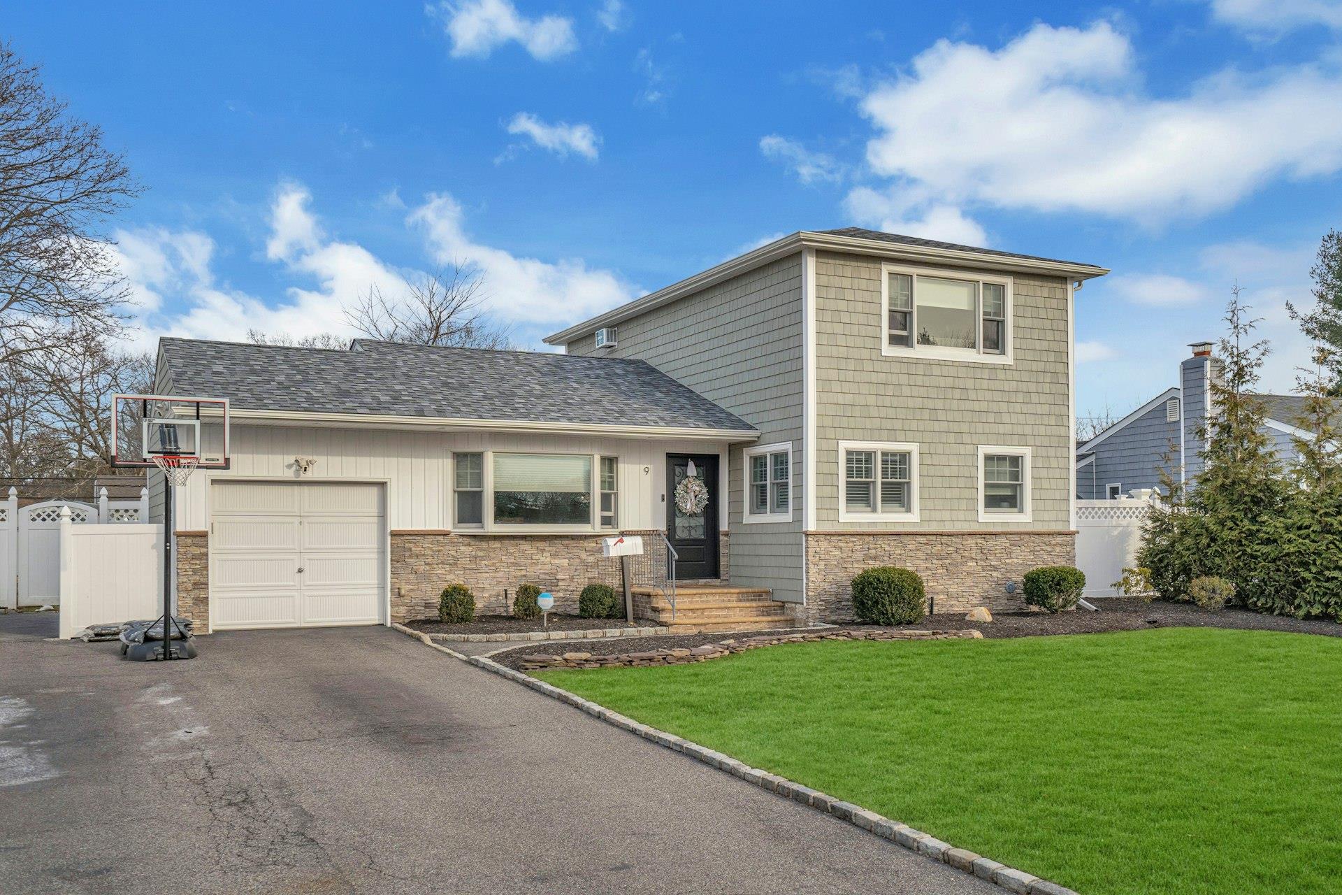 9 Orchid Lane, Commack, NY 11725