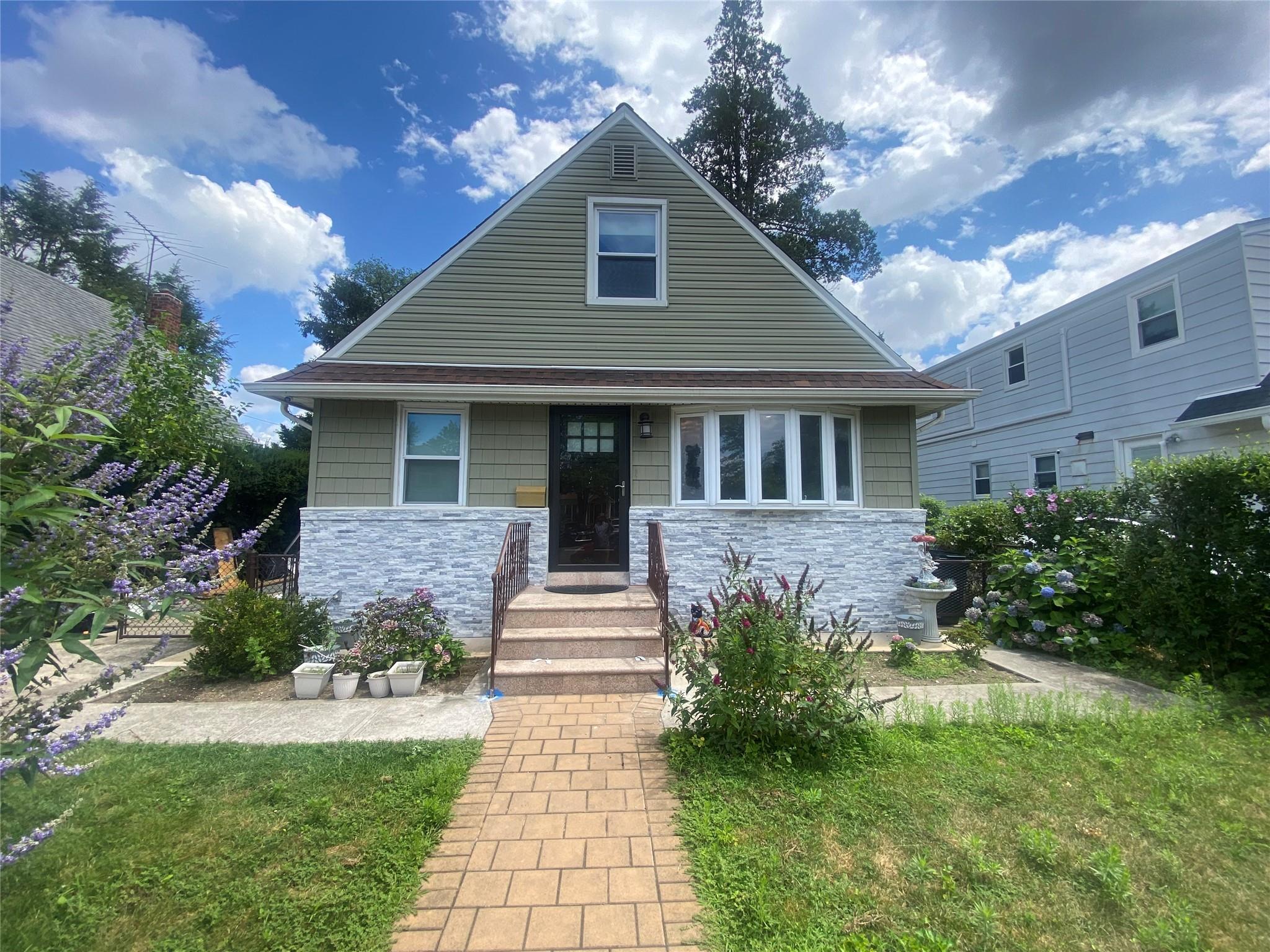 42 Schumacher Drive, New Hyde Park, NY 11040