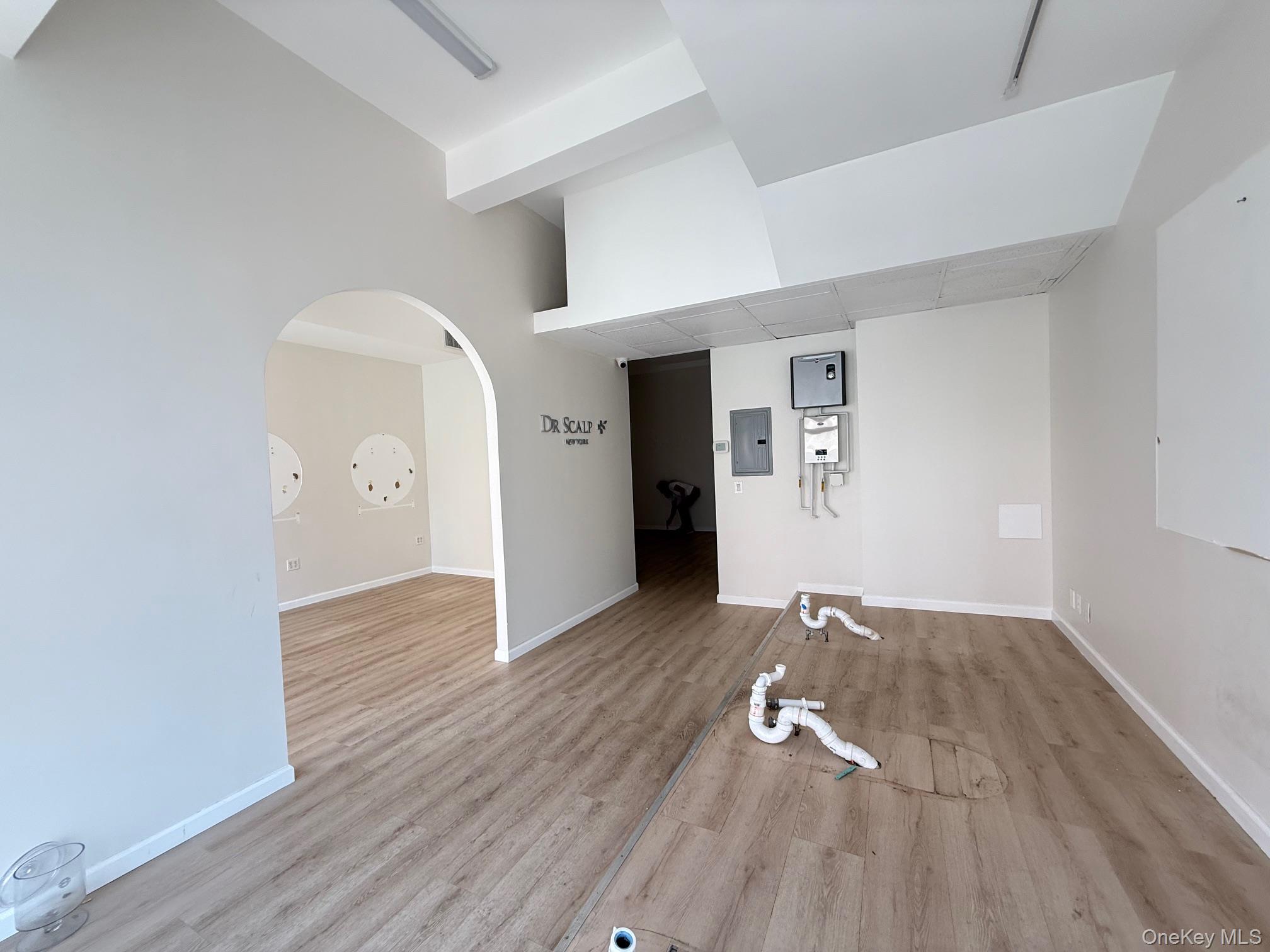 13516 Roosevelt Avenue, Flushing, NY 11354