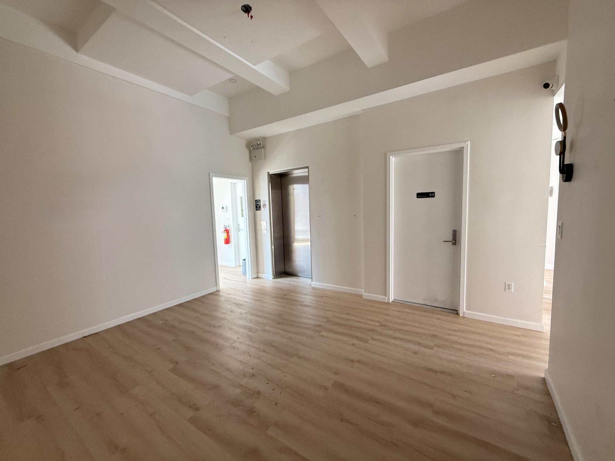 13516 Roosevelt Avenue, Flushing, NY 11354