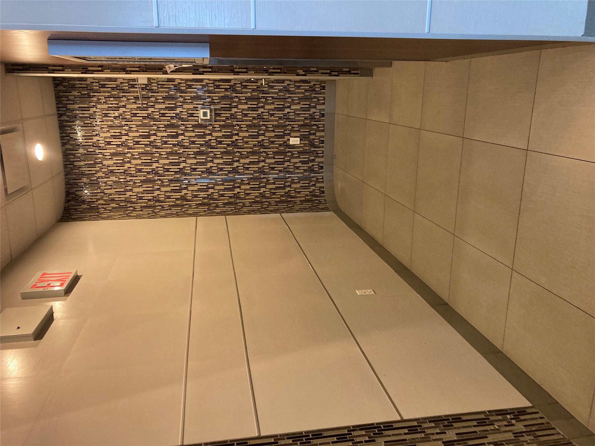 13516 Roosevelt Avenue, Flushing, NY 11354
