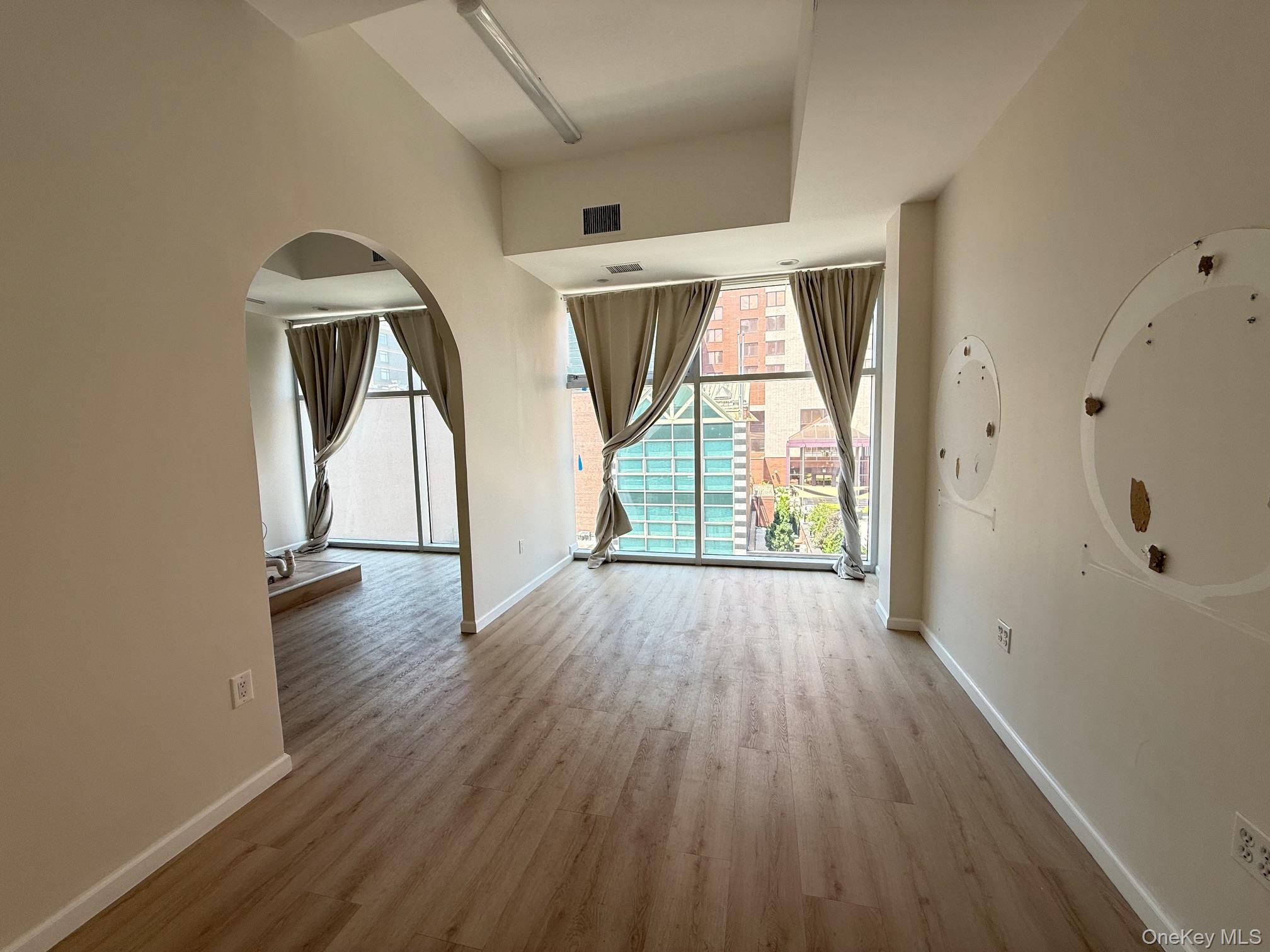 13516 Roosevelt Avenue, Flushing, NY 11354